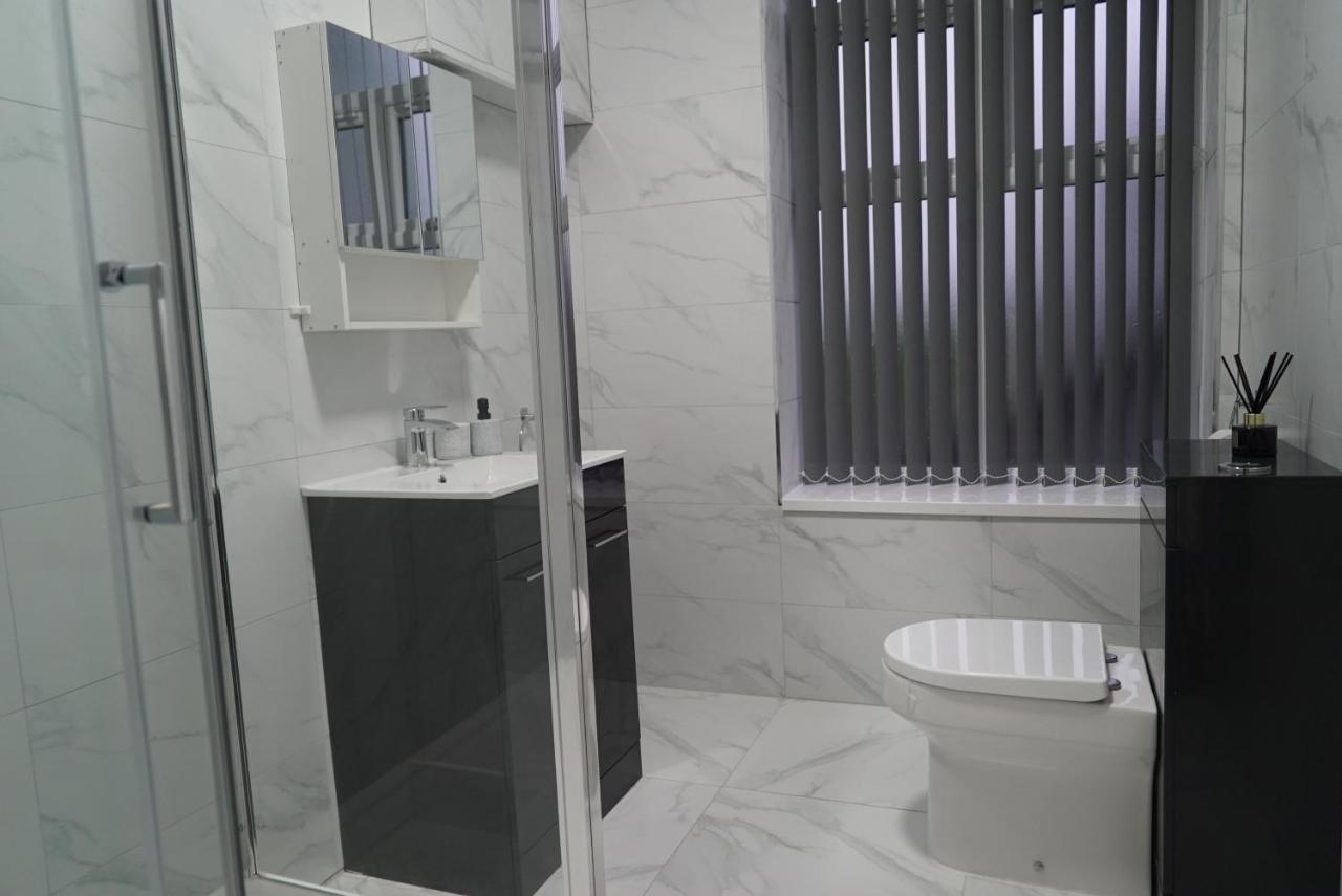 1 & 2 Bed Apartments - Desborough, Kettering, Family, Wifi, Parking Экстерьер фото