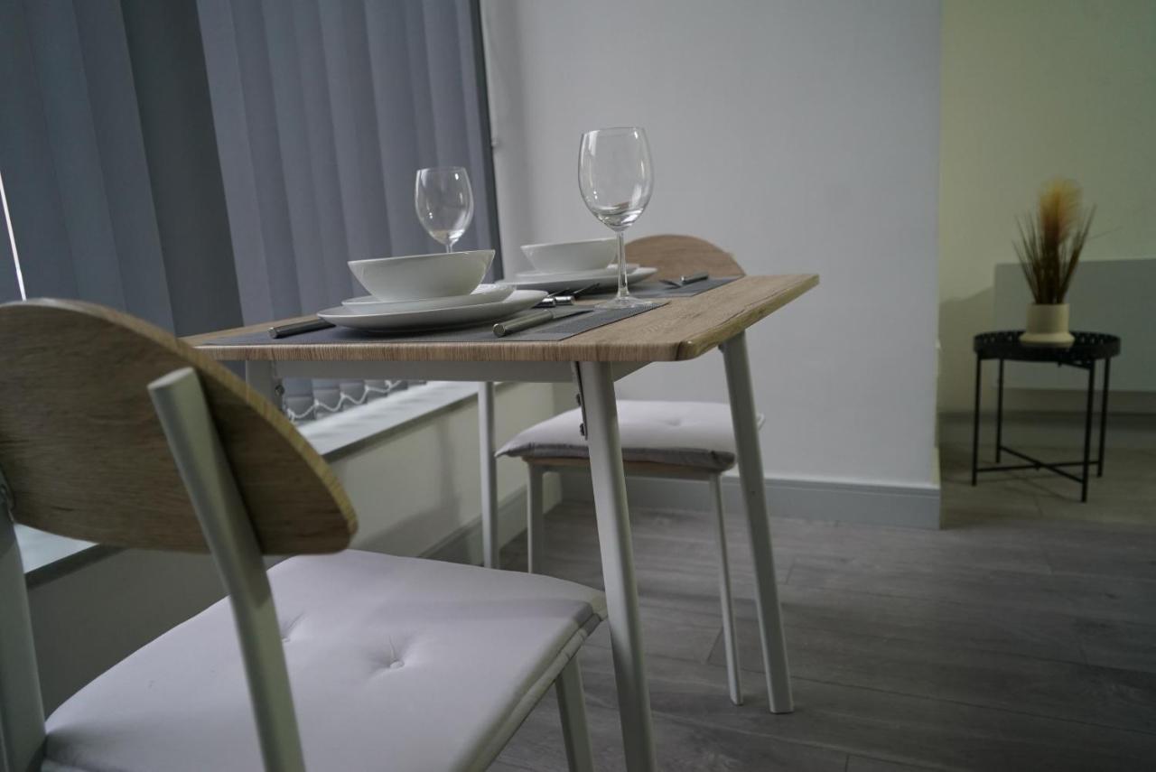 1 & 2 Bed Apartments - Desborough, Kettering, Family, Wifi, Parking Экстерьер фото