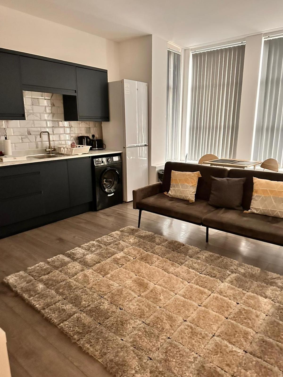 1 & 2 Bed Apartments - Desborough, Kettering, Family, Wifi, Parking Экстерьер фото