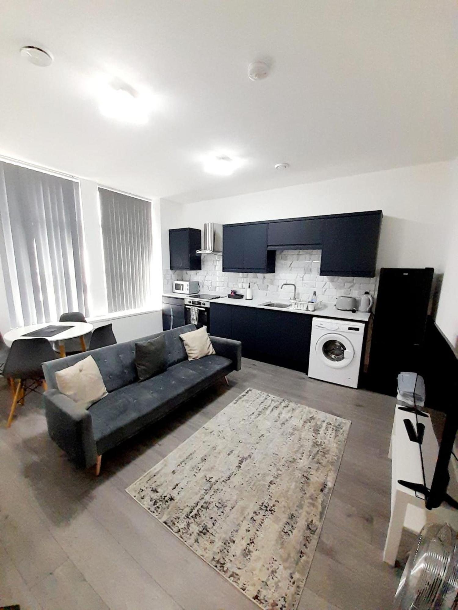 1 & 2 Bed Apartments - Desborough, Kettering, Family, Wifi, Parking Экстерьер фото